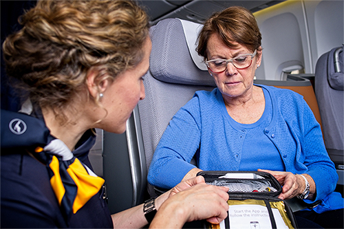 The flight attendant can record a clinical-grade 12-lead ECG swiftly and without prior training and then transmit it to the medical hotline of “International SOS” (ISOS). Flight attendant uses CardioSecur with a passenger.